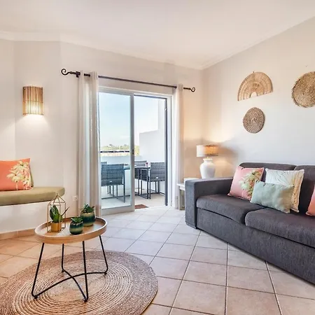 Our House In Clube 알부페이라