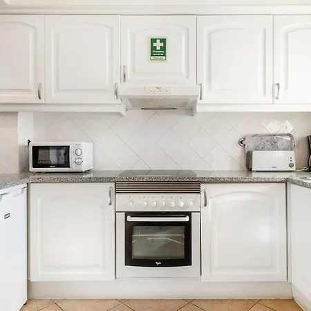 Our House In Clube 알부페이라