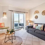 Our House In Clube Apartman